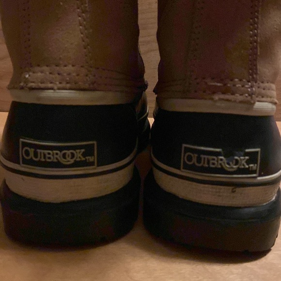 Outbrook boots with warm, insulating liner, men's size 8 - Picture 5 of 12